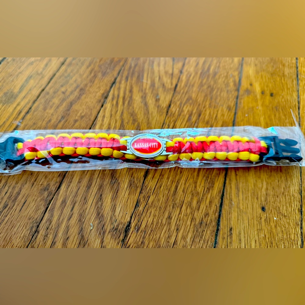 Unisex Kansas City Chiefs Paracord bracelet. New in wrapper.